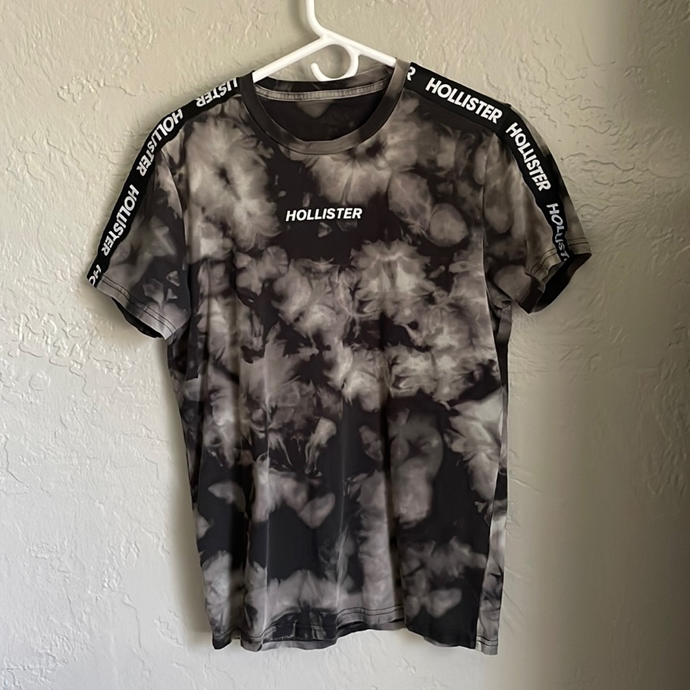 Hollister tee